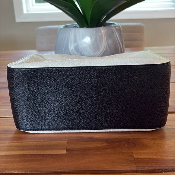 Large Marc Jacobs Black and White Lunchbox Purse - Picture 8 of 15